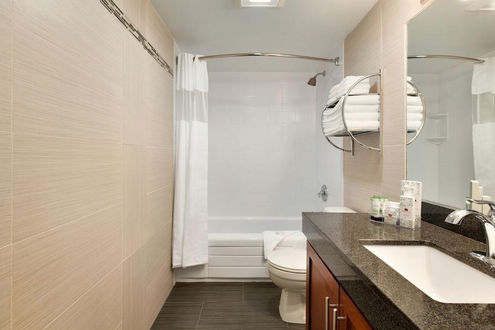 Poco Inn And Suites Hotel And Conference Center Port Coquitlam Ngoại thất bức ảnh