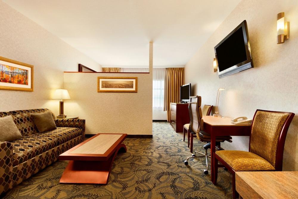 Poco Inn And Suites Hotel And Conference Center Port Coquitlam Ngoại thất bức ảnh