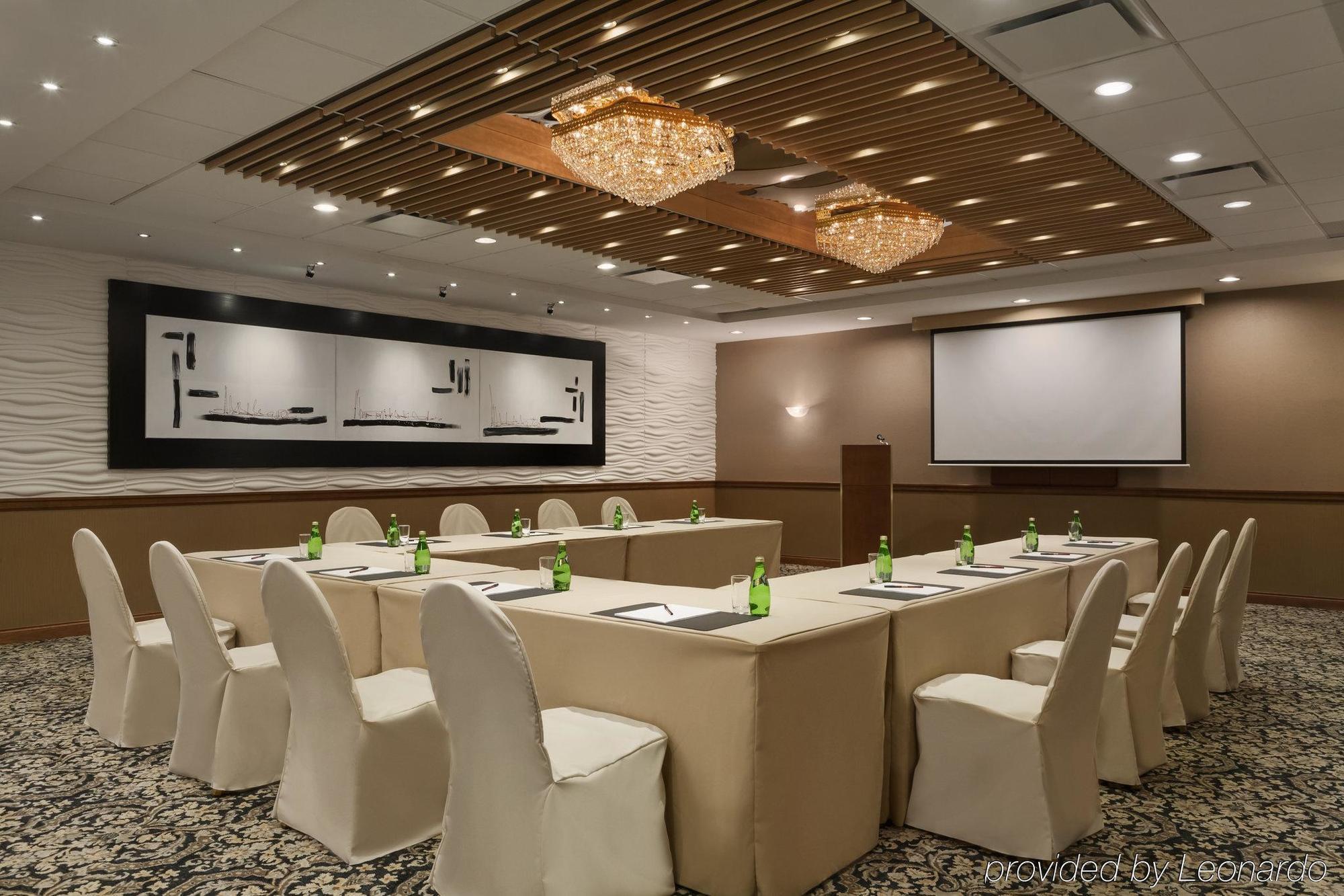 Poco Inn And Suites Hotel And Conference Center Port Coquitlam Ngoại thất bức ảnh