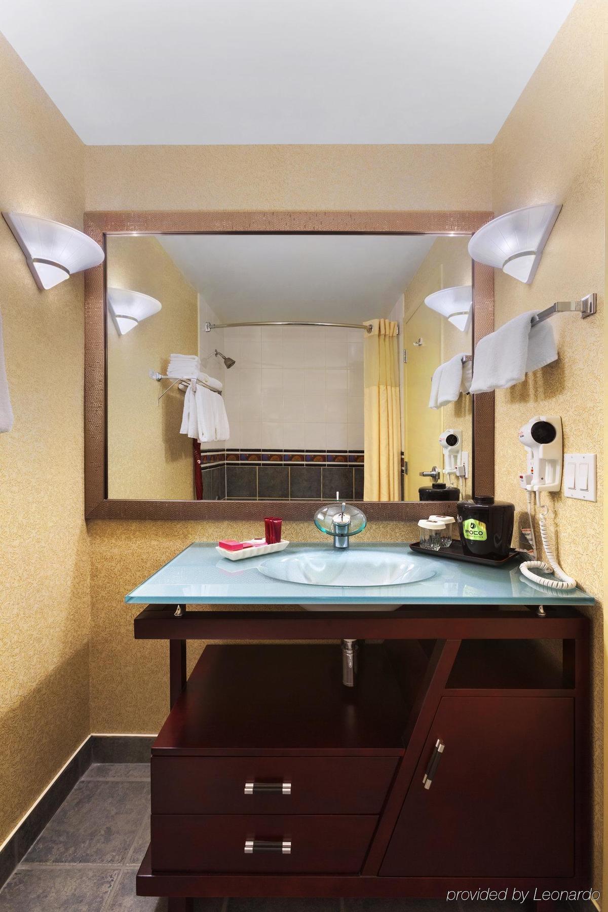 Poco Inn And Suites Hotel And Conference Center Port Coquitlam Ngoại thất bức ảnh