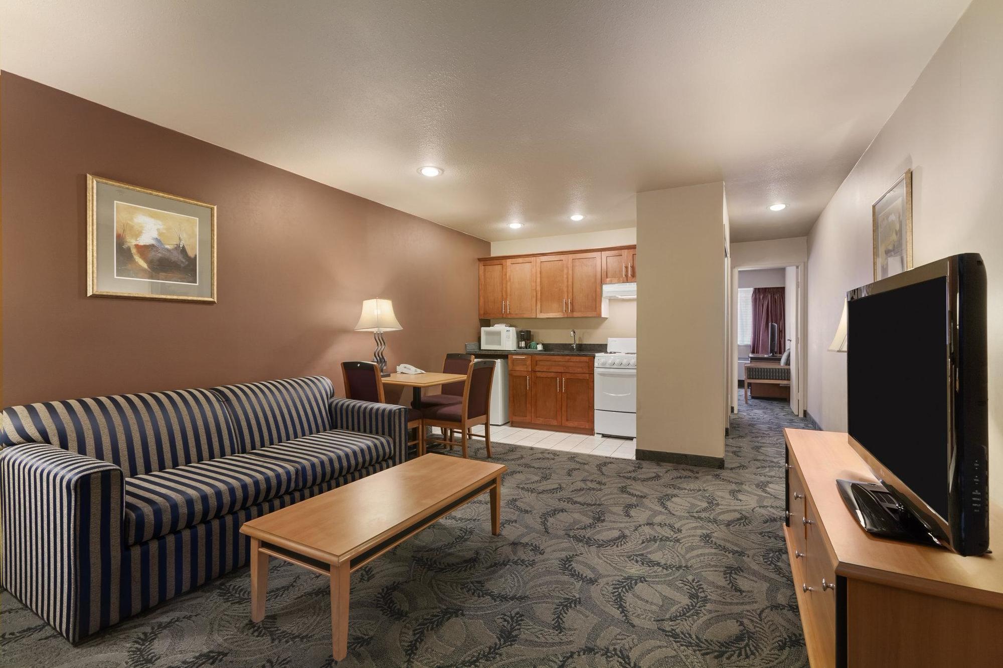 Poco Inn And Suites Hotel And Conference Center Port Coquitlam Ngoại thất bức ảnh