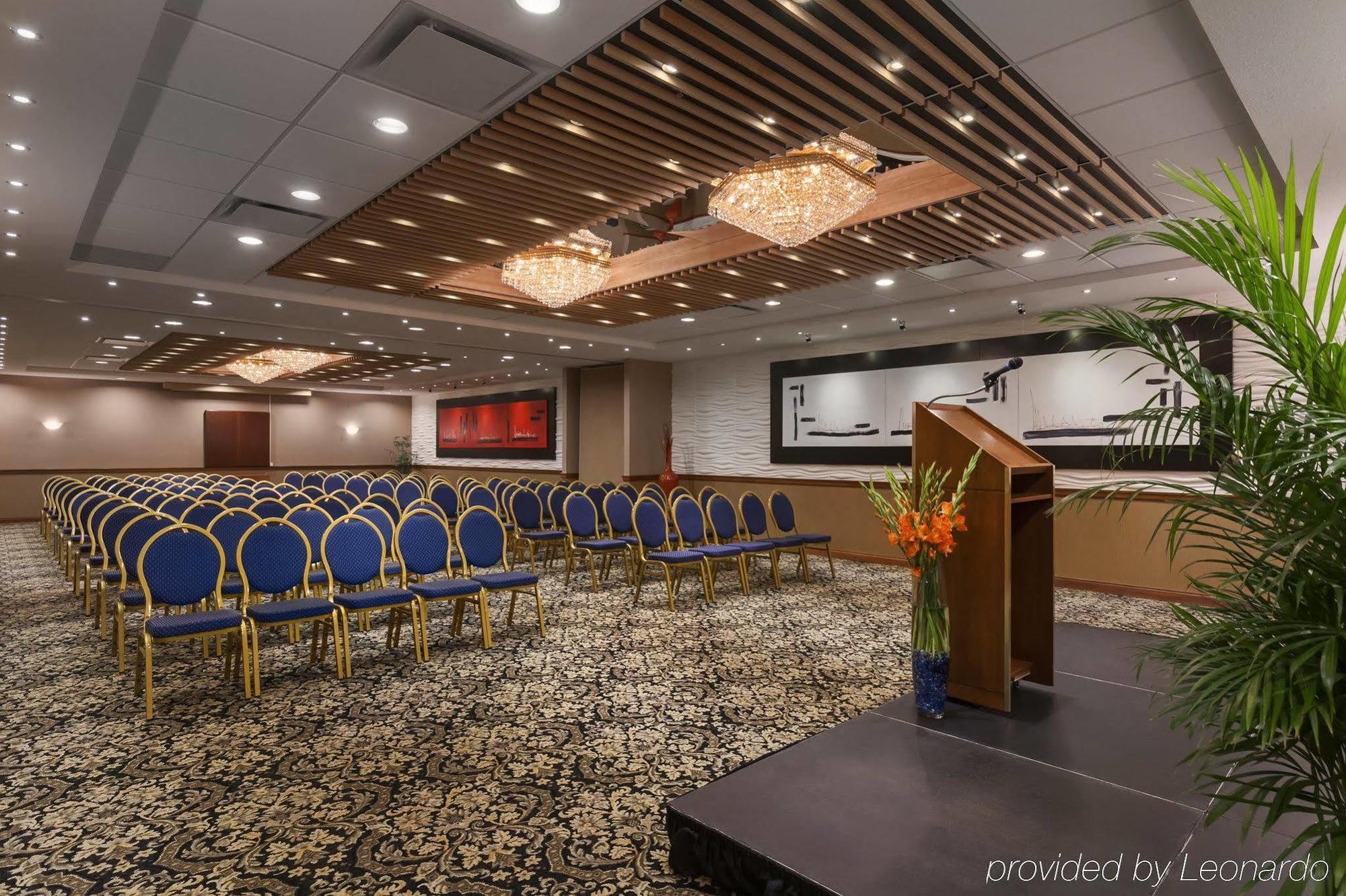 Poco Inn And Suites Hotel And Conference Center Port Coquitlam Ngoại thất bức ảnh