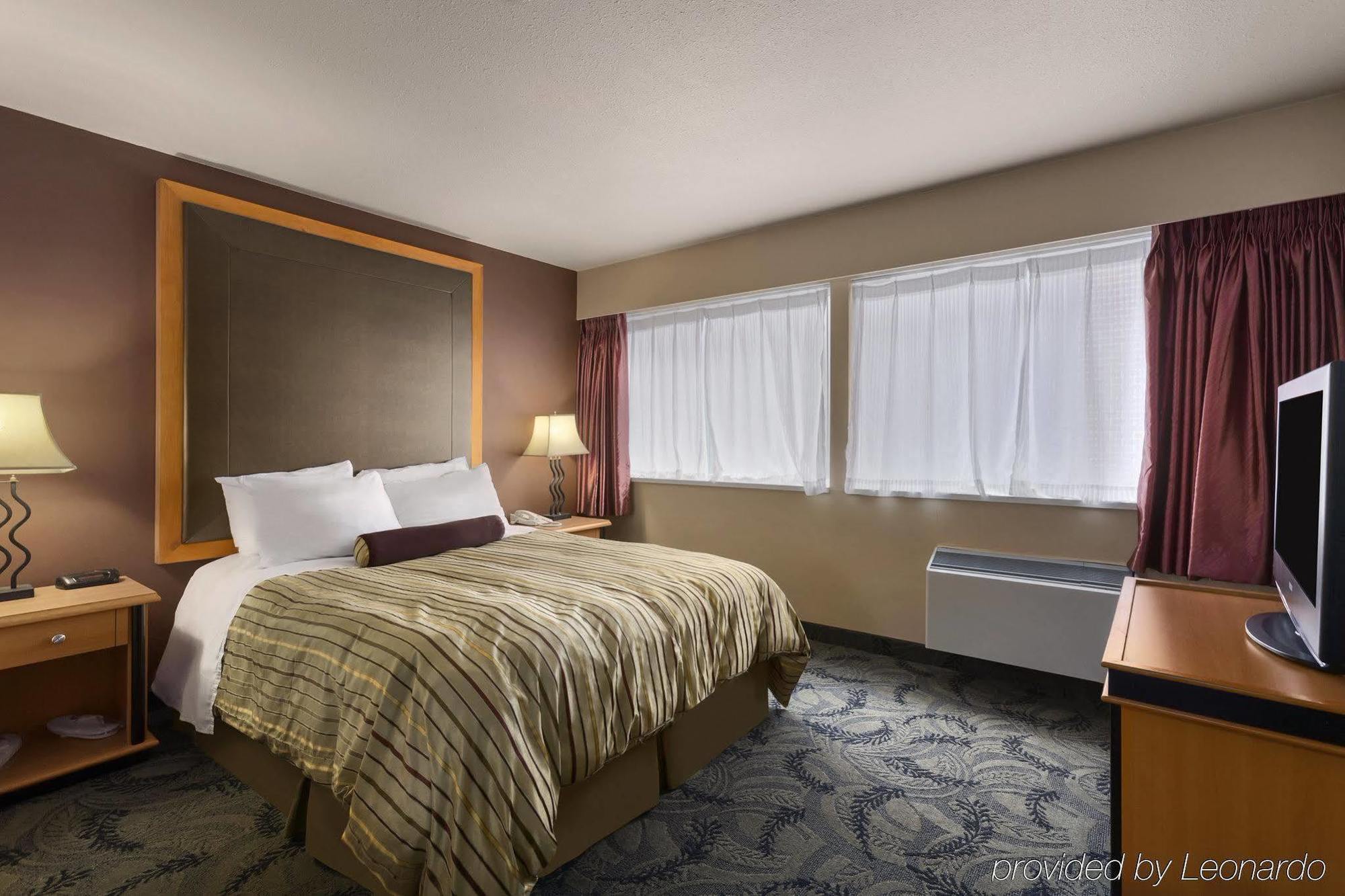 Poco Inn And Suites Hotel And Conference Center Port Coquitlam Ngoại thất bức ảnh
