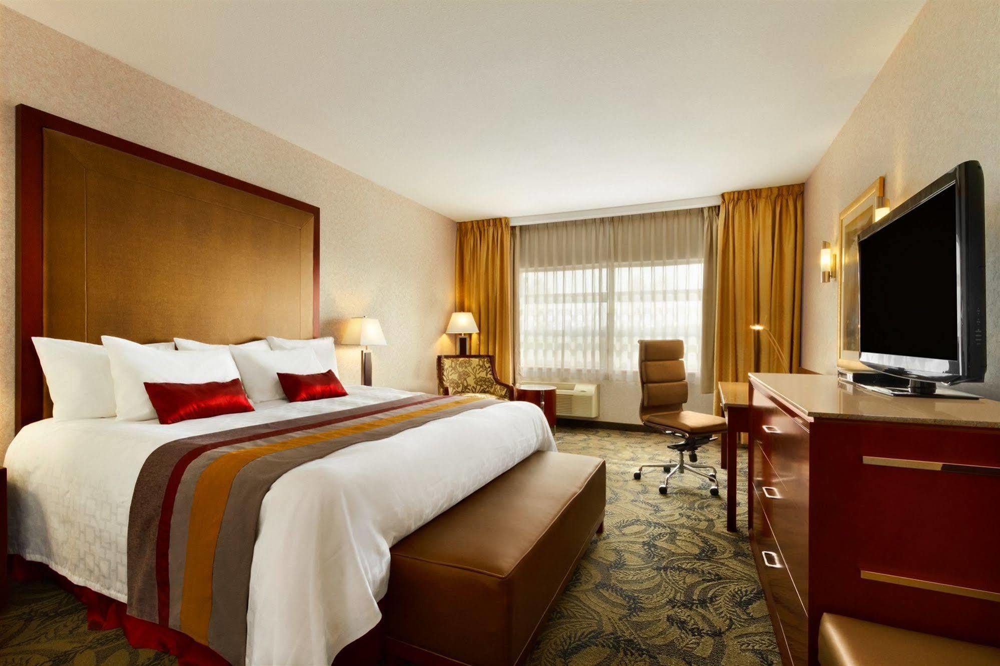 Poco Inn And Suites Hotel And Conference Center Port Coquitlam Ngoại thất bức ảnh