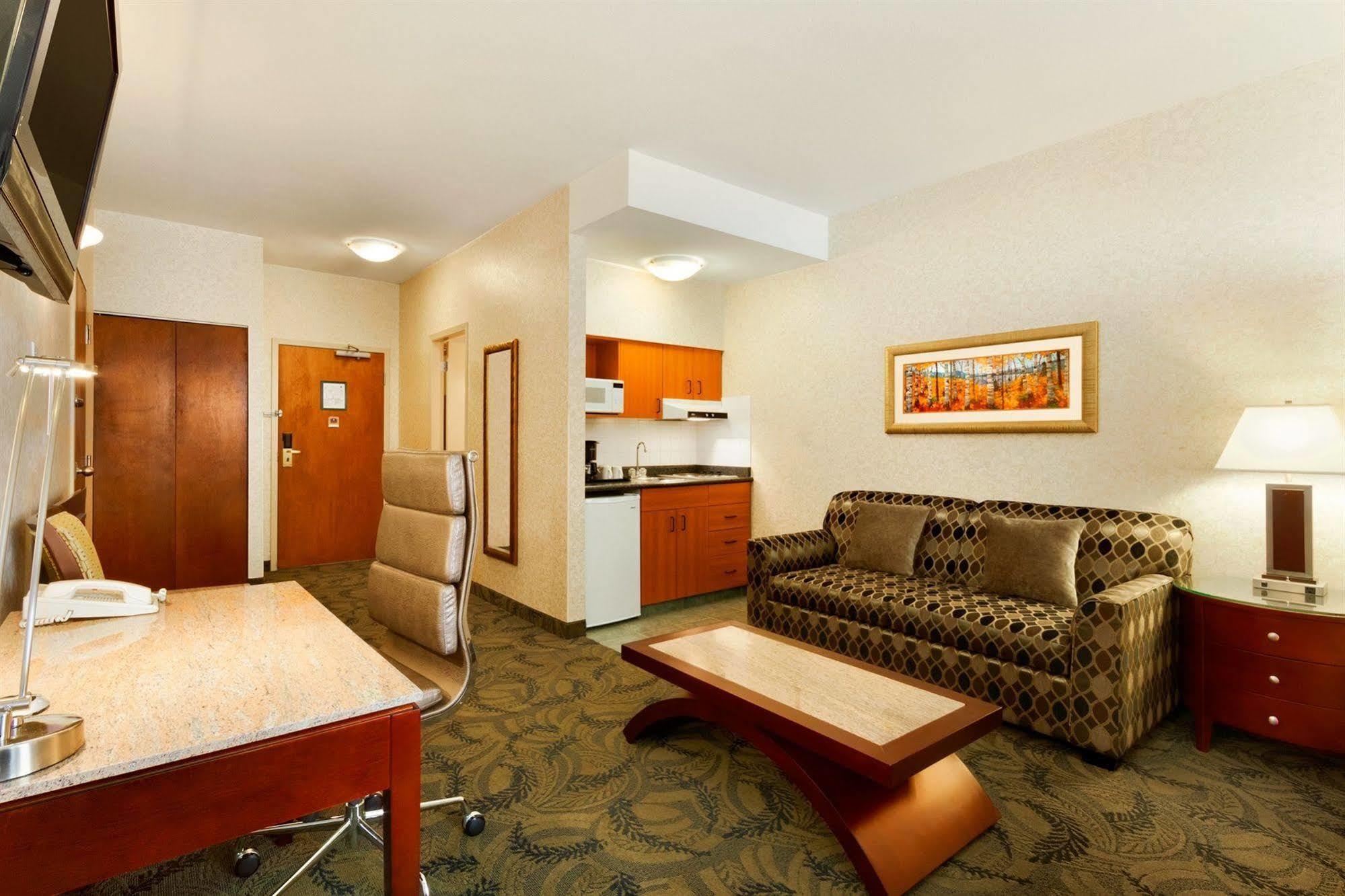 Poco Inn And Suites Hotel And Conference Center Port Coquitlam Ngoại thất bức ảnh