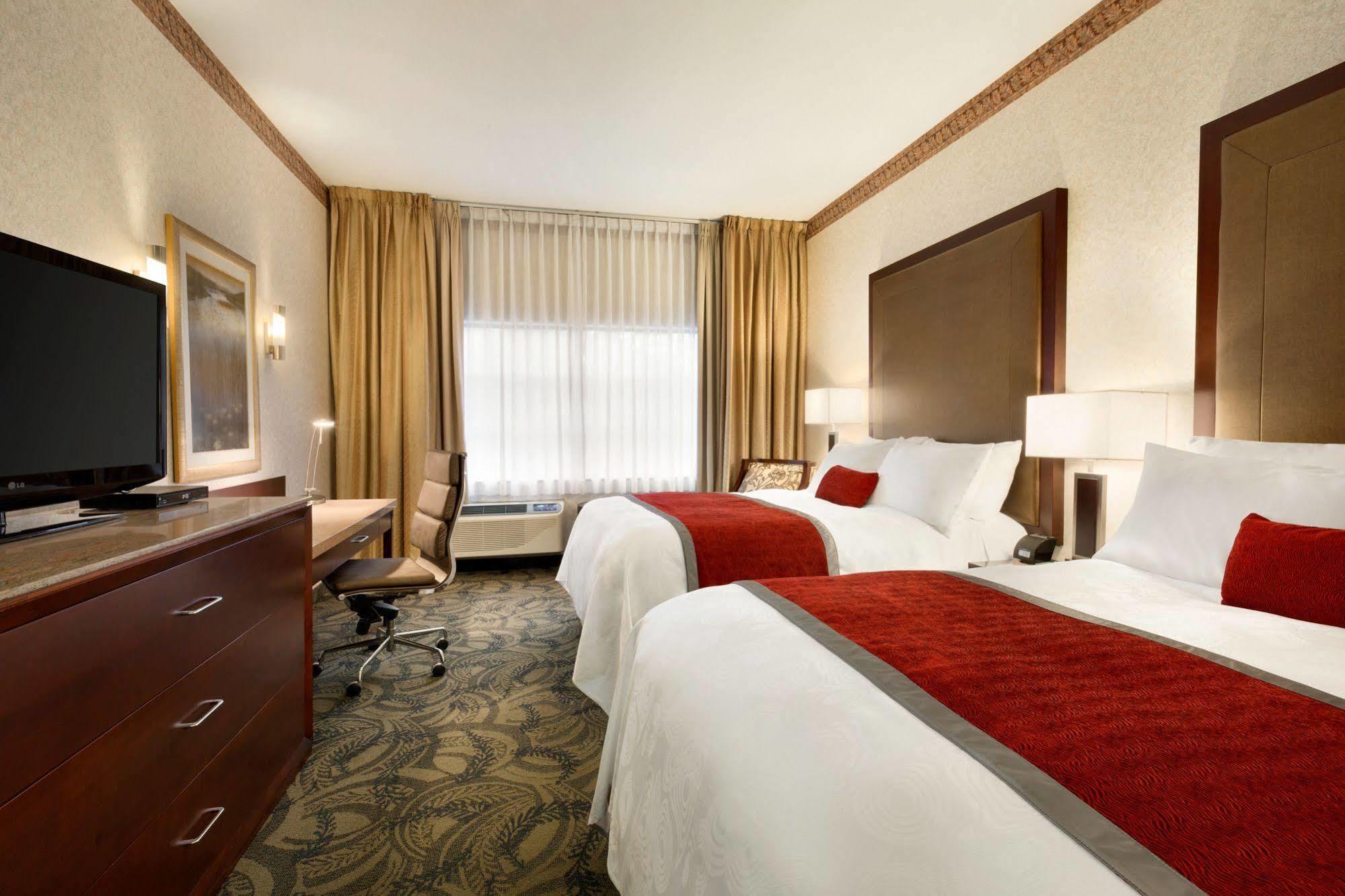 Poco Inn And Suites Hotel And Conference Center Port Coquitlam Ngoại thất bức ảnh